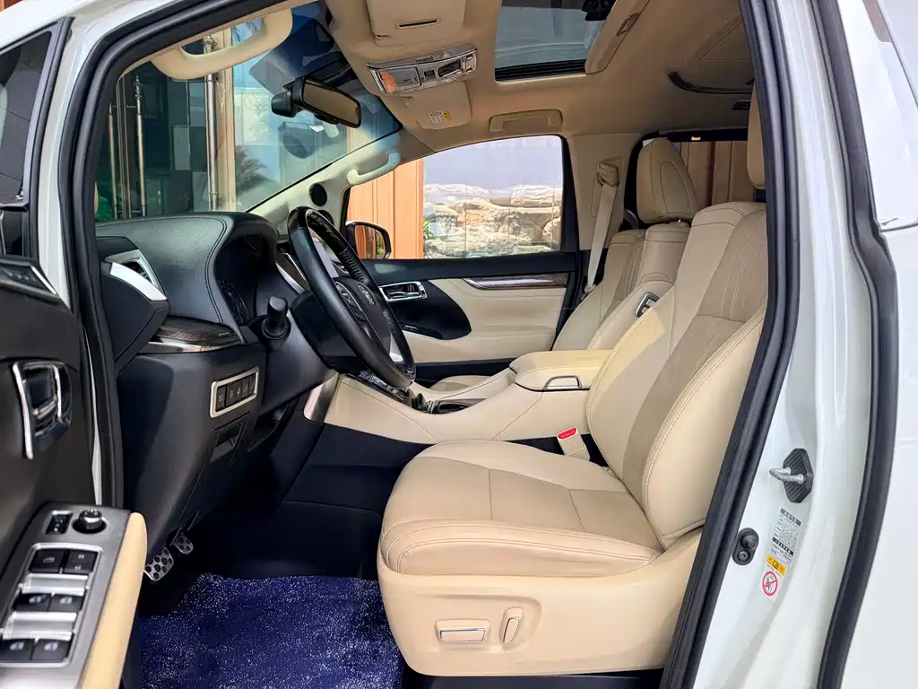 Toyota Alphard — фото 9