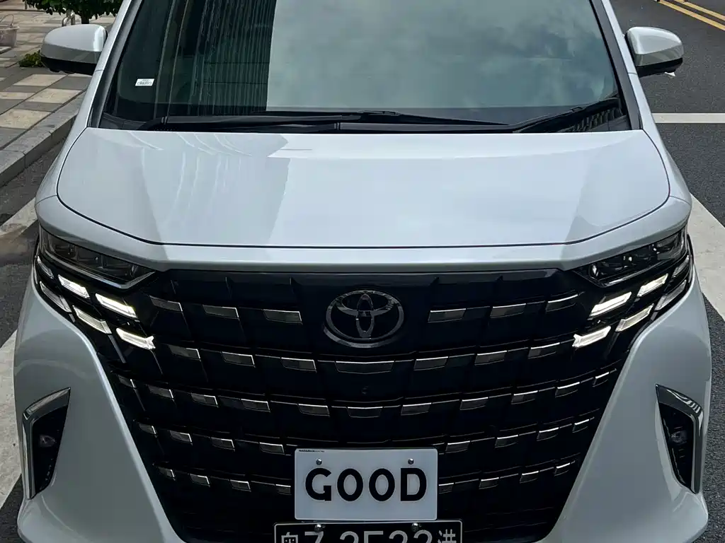 Toyota Alphard — фото 2