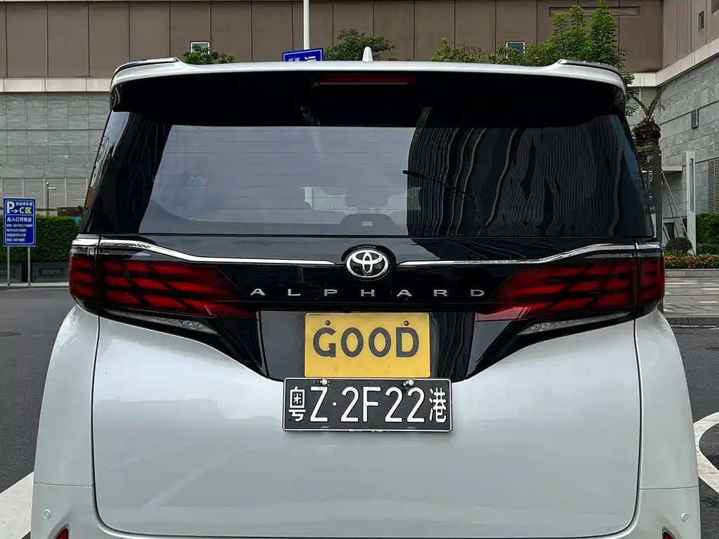 Toyota Alphard — фото 4