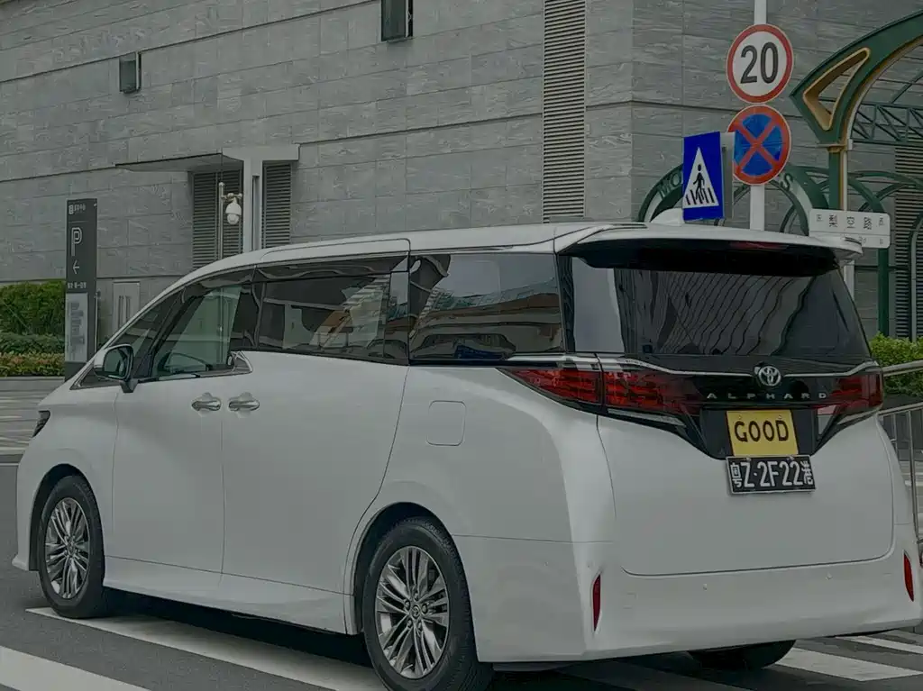 Toyota Alphard — фото 5