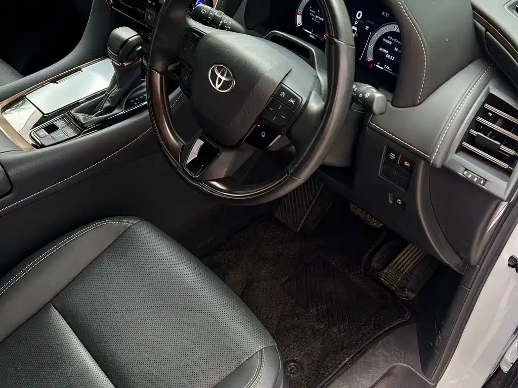Toyota Alphard — фото 7