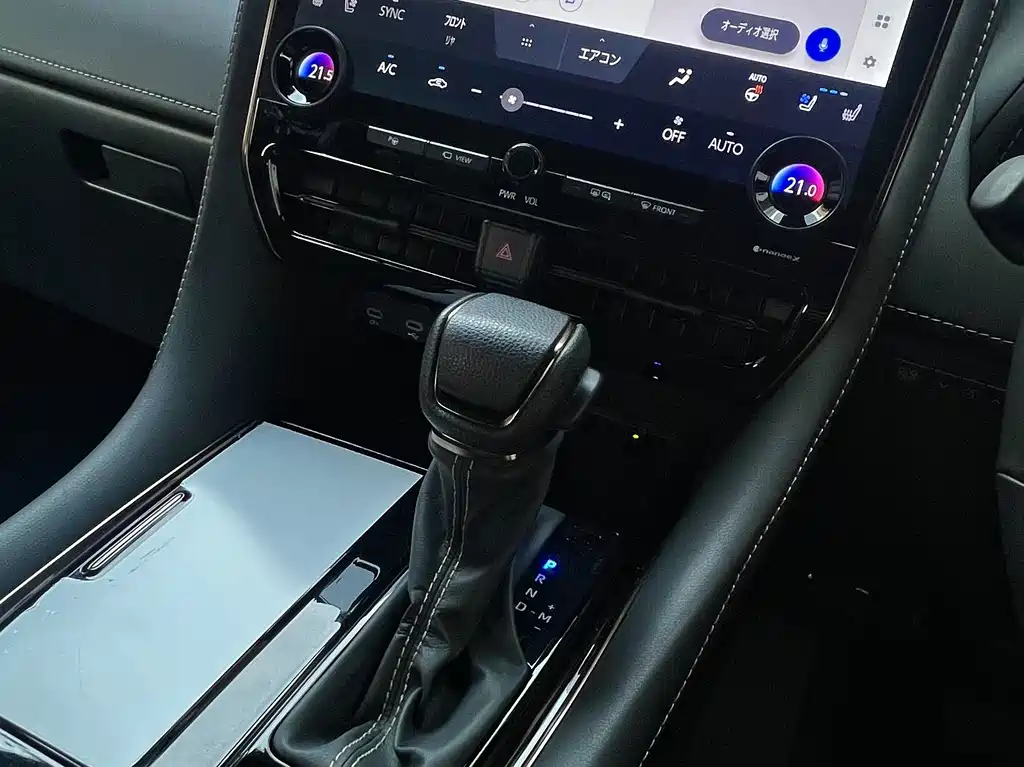 Toyota Alphard — фото 8