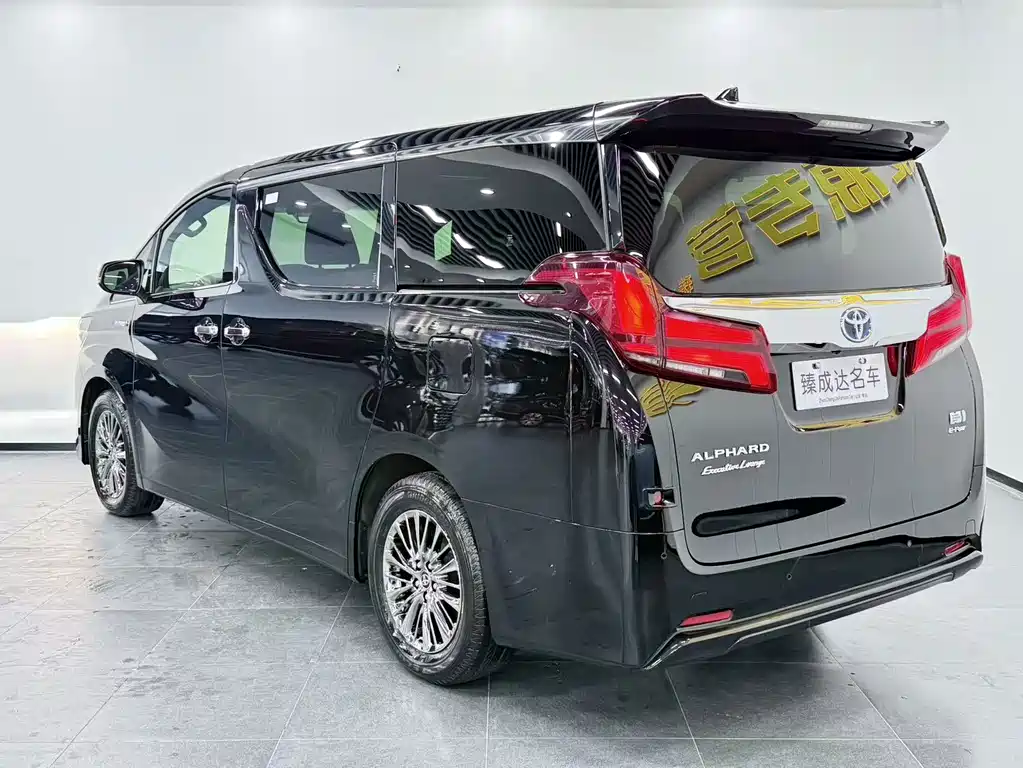 Toyota Alphard — фото 4