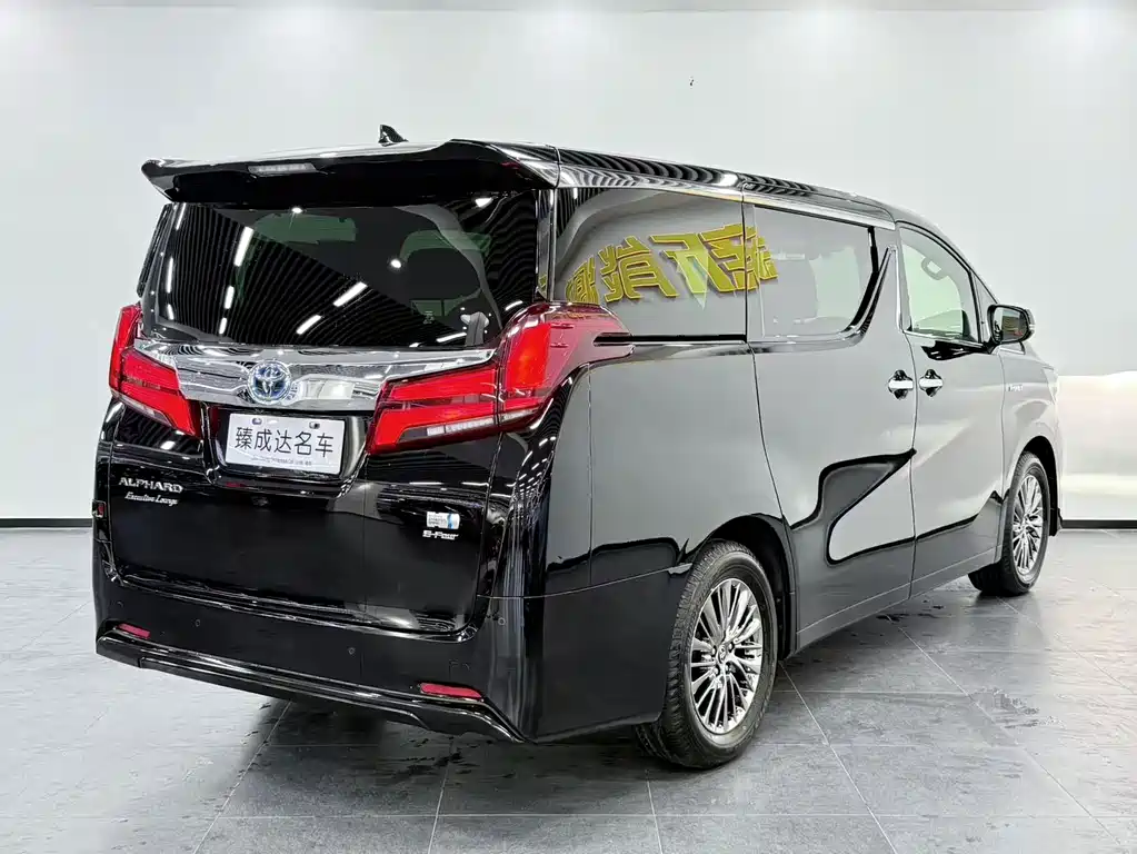 Toyota Alphard — фото 5
