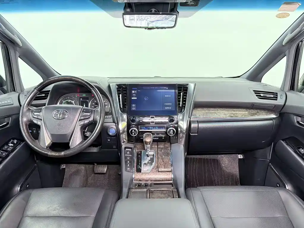 Toyota Alphard — фото 7