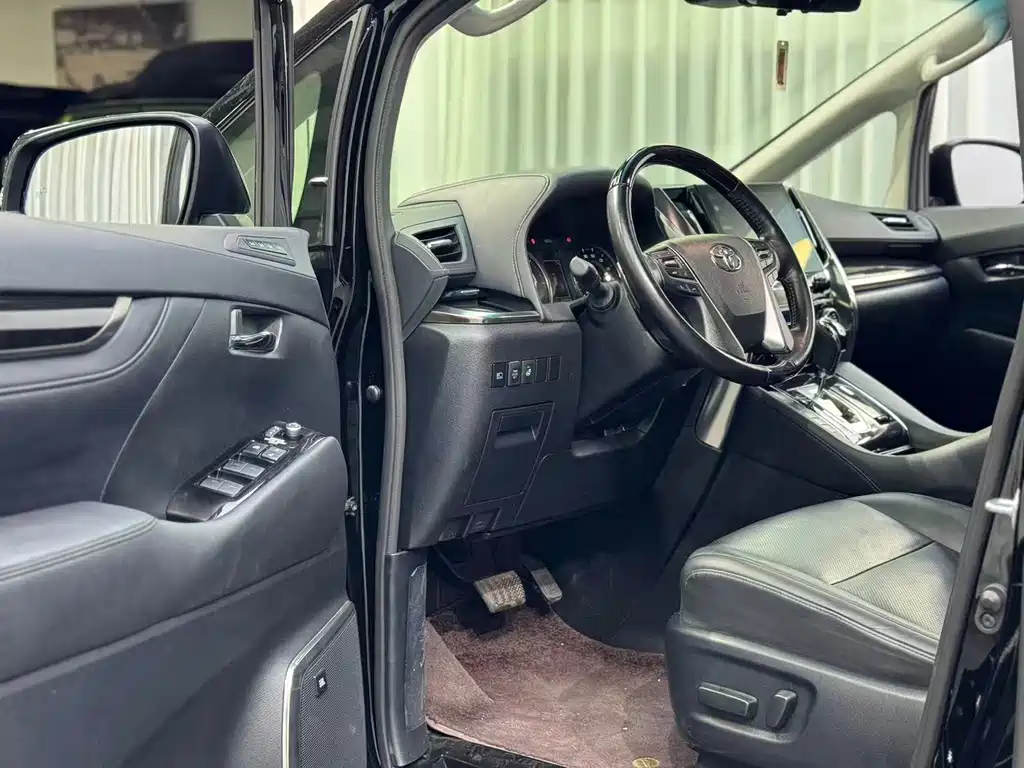 Toyota Vellfire — фото 4