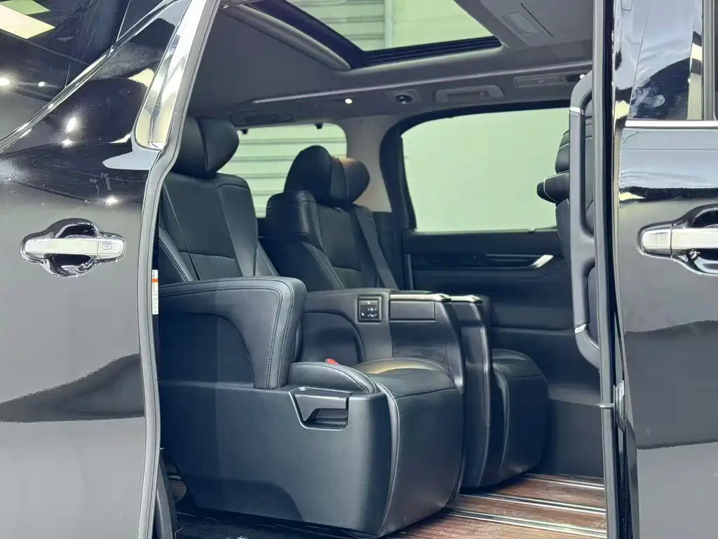 Toyota Vellfire — фото 6