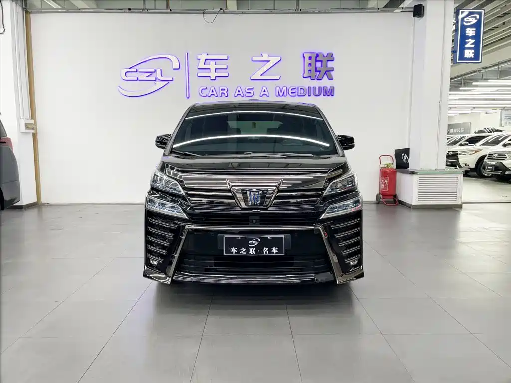 Toyota Vellfire — фото 2