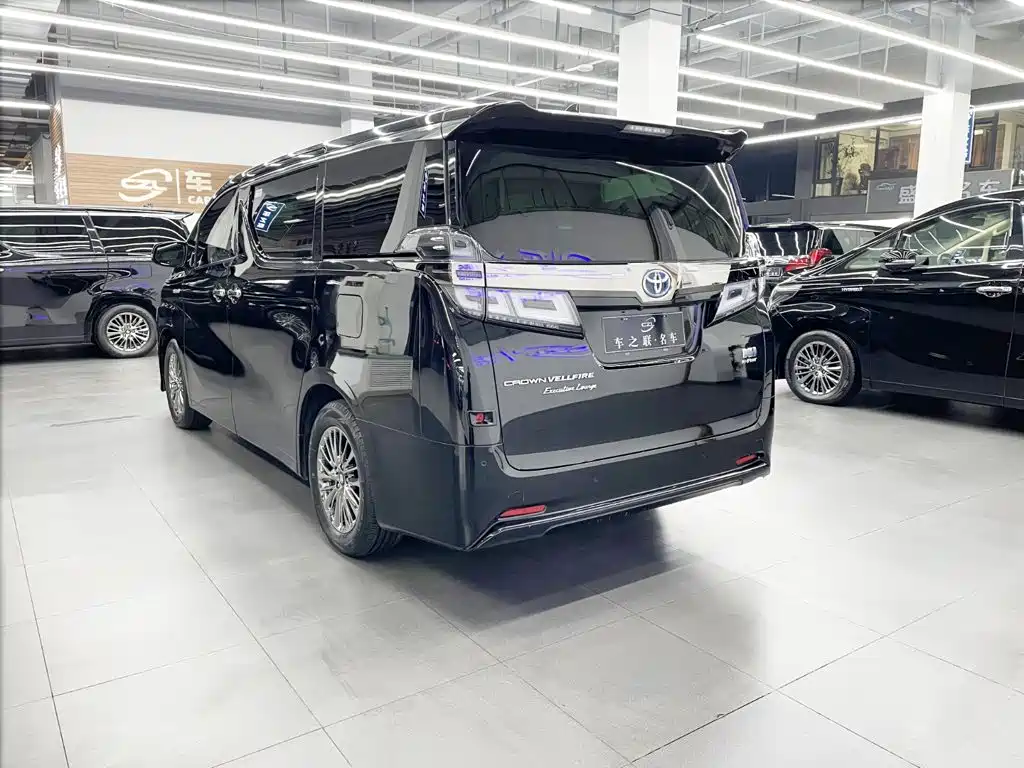 Toyota Vellfire — фото 4