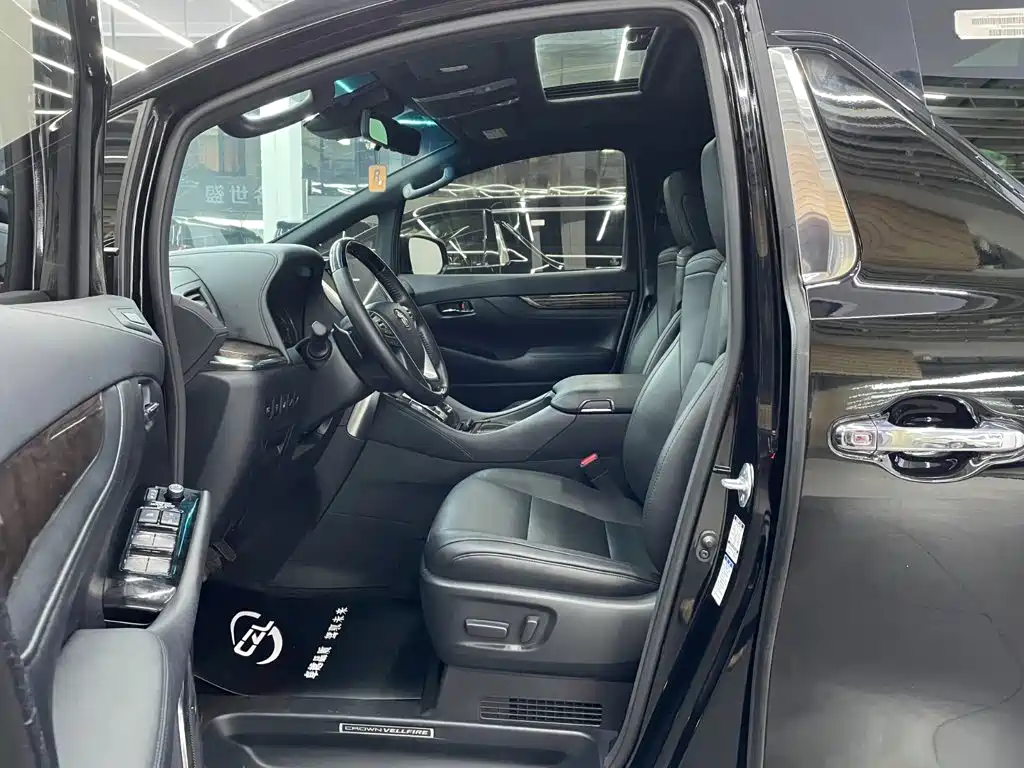 Toyota Vellfire — фото 8