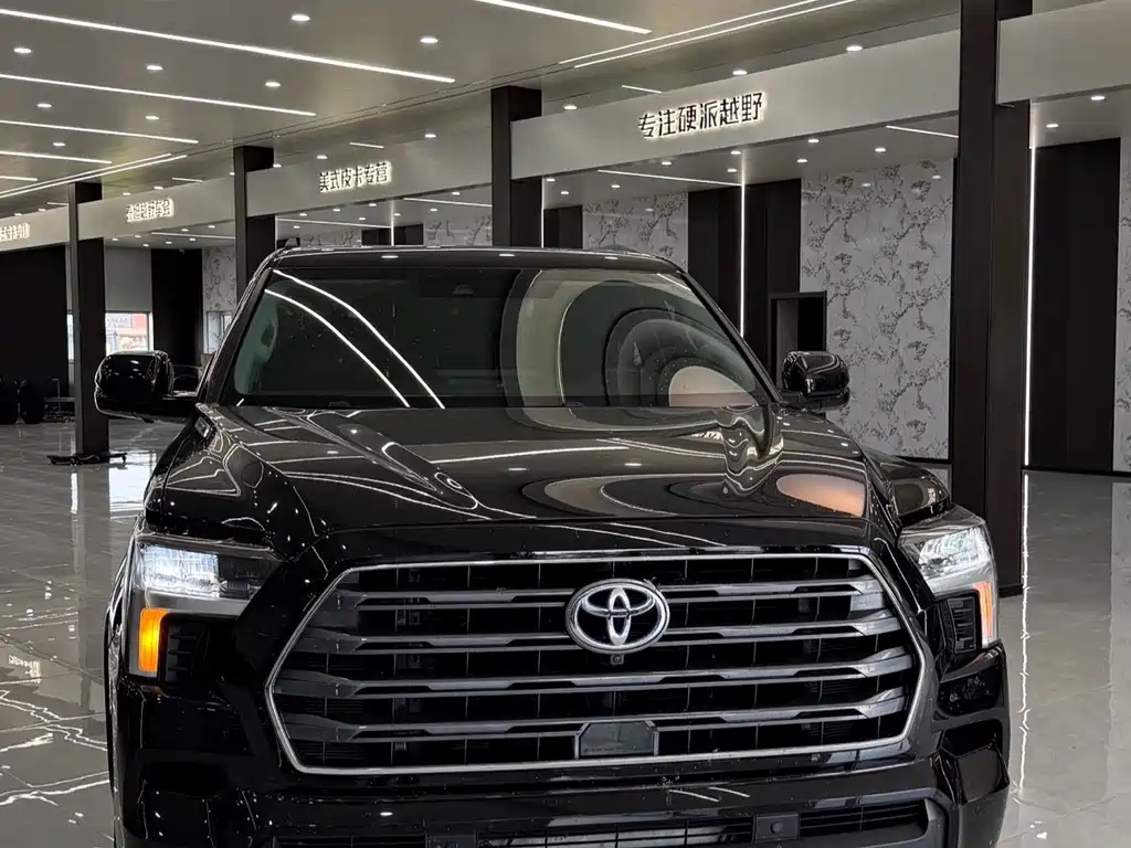 Toyota Sequoia — фото 2