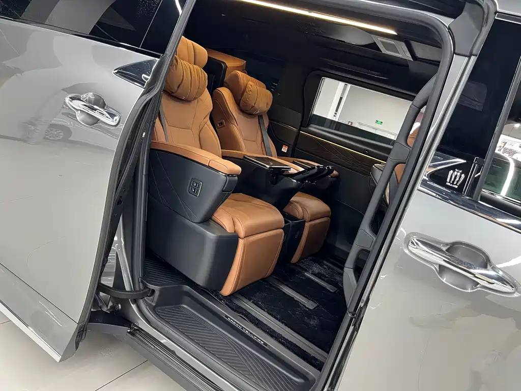 Toyota Vellfire — фото 14