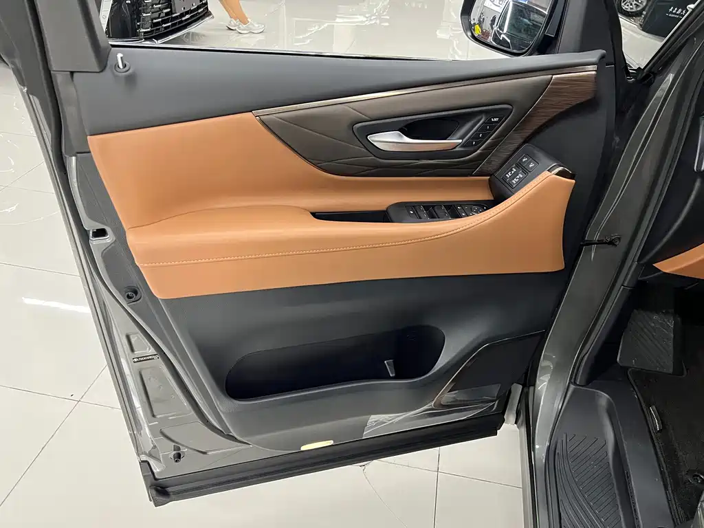 Toyota Vellfire — фото 20