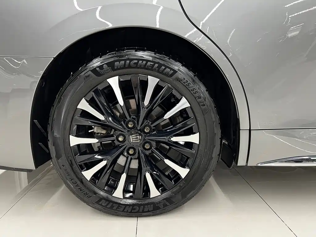 Toyota Vellfire — фото 29