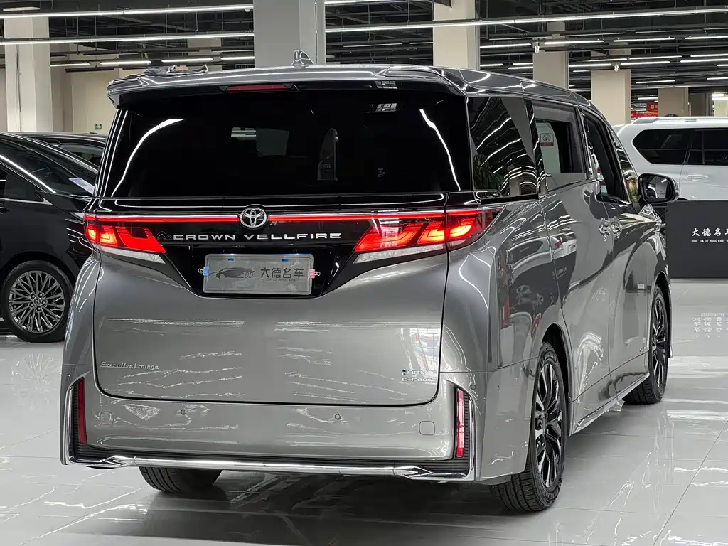 Toyota Vellfire — фото 4