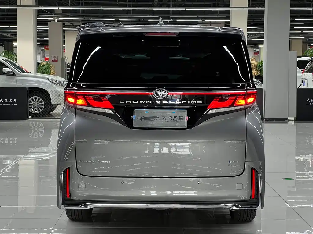 Toyota Vellfire — фото 5