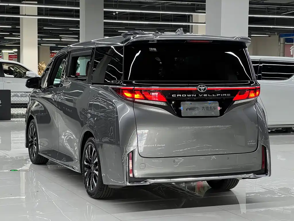 Toyota Vellfire — фото 6