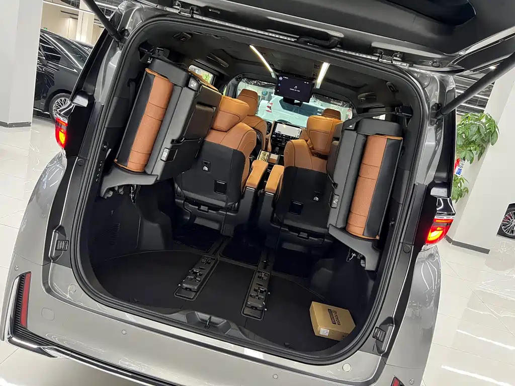 Toyota Vellfire — фото 8