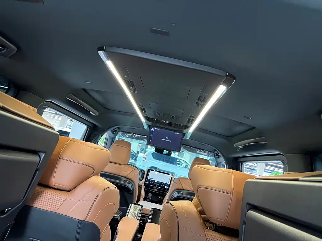 Toyota Vellfire — фото 9