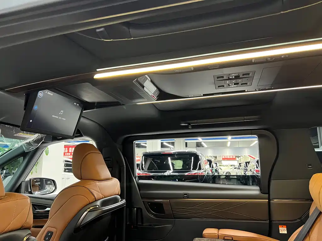 Toyota Vellfire — фото 10