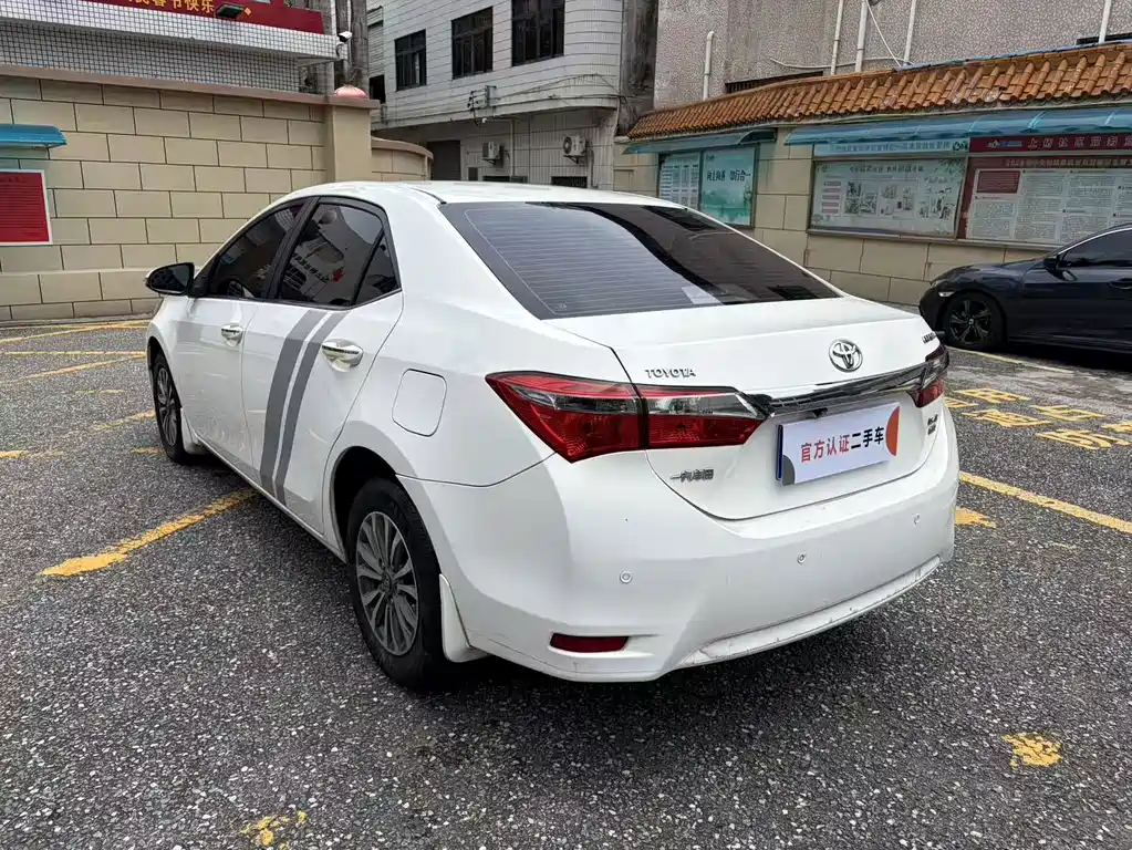 Toyota Corolla — фото 7