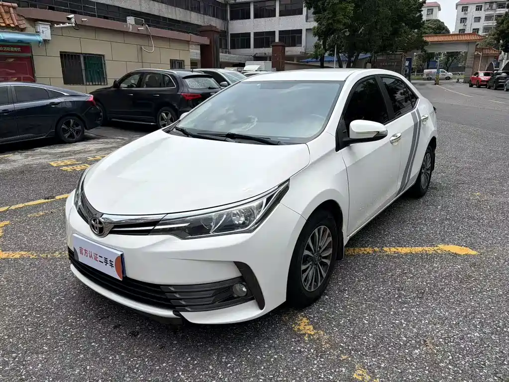 Toyota Corolla — фото 1
