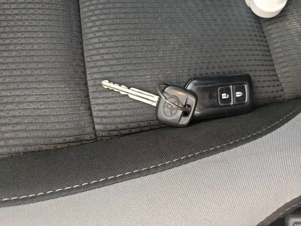 Toyota Yaris L — фото 9