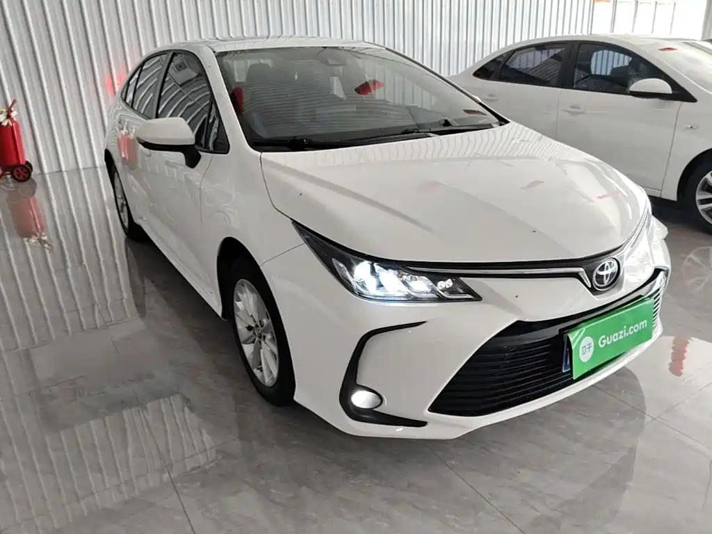 Toyota Corolla — фото 4