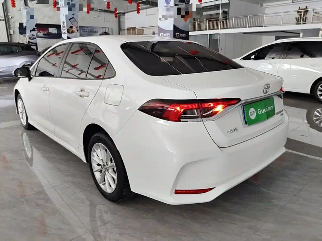 Toyota Corolla — фото 5