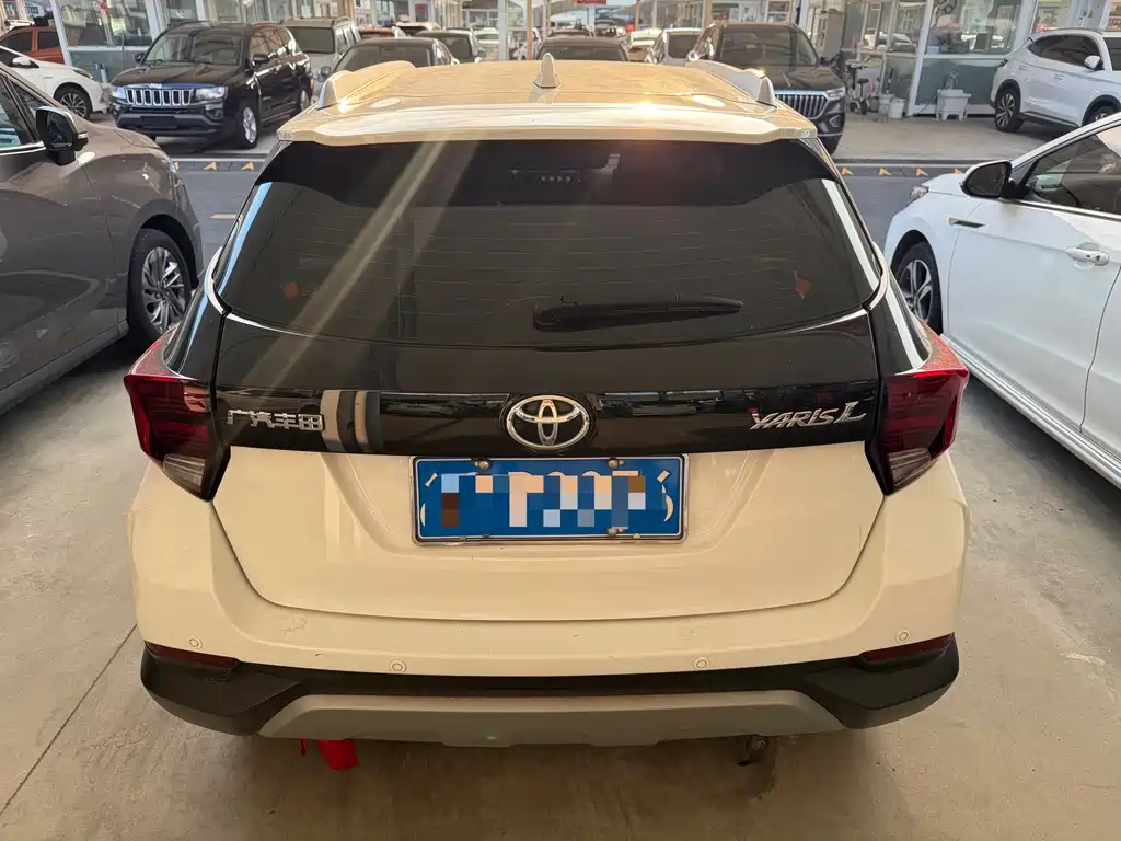 Toyota Yaris L — фото 3