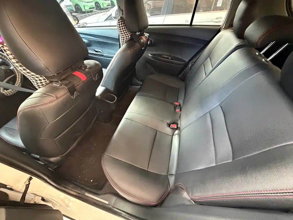Toyota Yaris L — фото 6