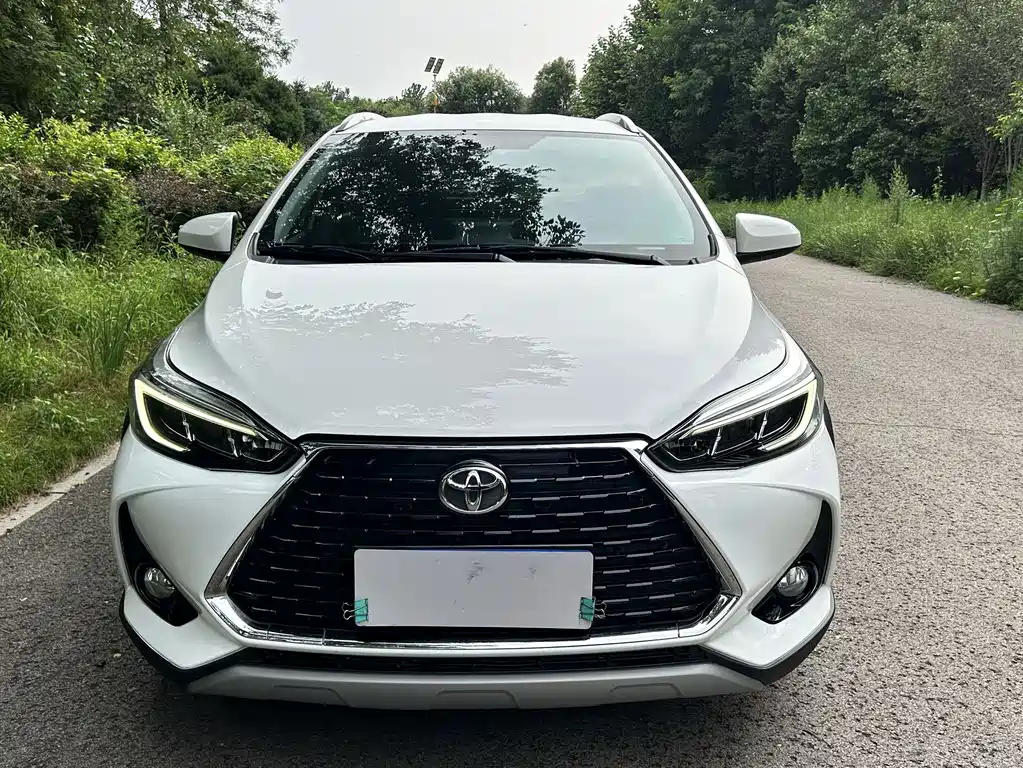 Toyota Yaris L — фото 2