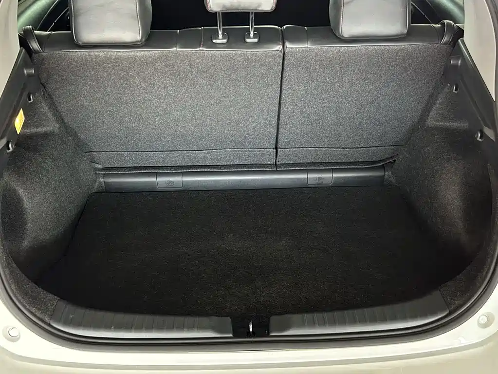 Toyota Yaris L — фото 11