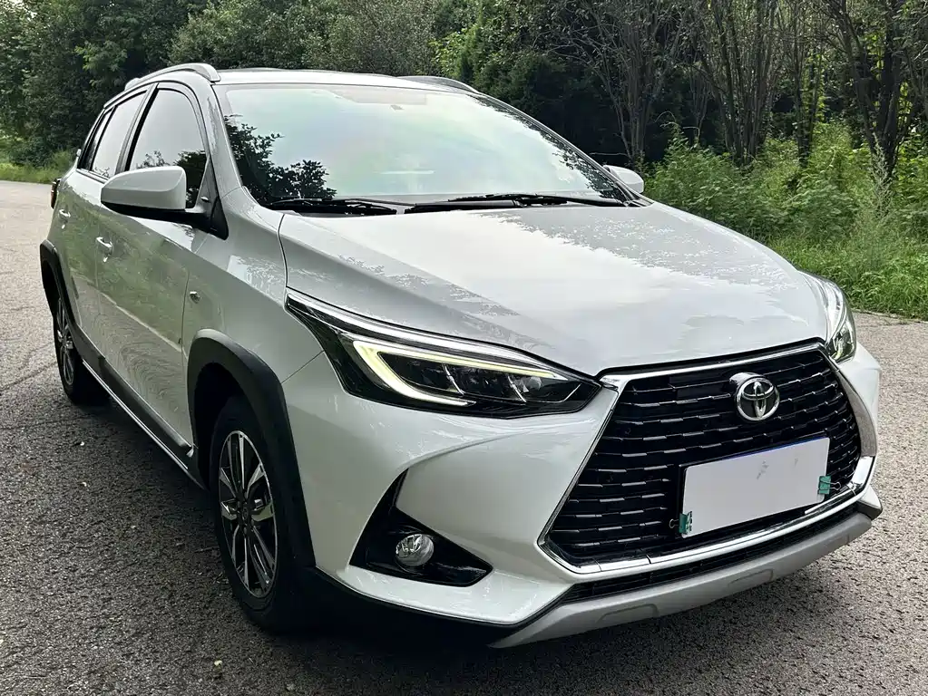 Toyota Yaris L — фото 3