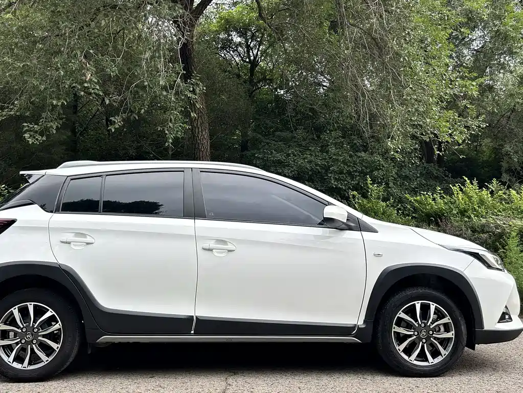 Toyota Yaris L — фото 4
