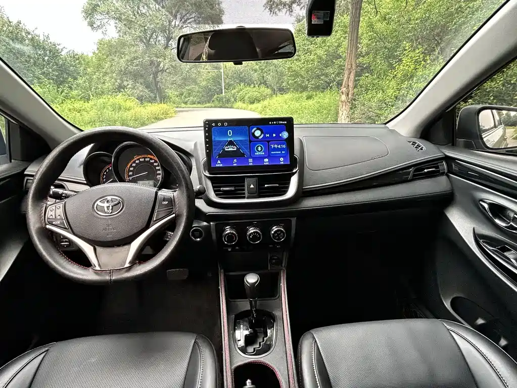 Toyota Yaris L — фото 7