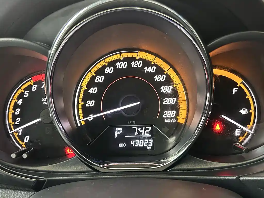 Toyota Yaris L — фото 8