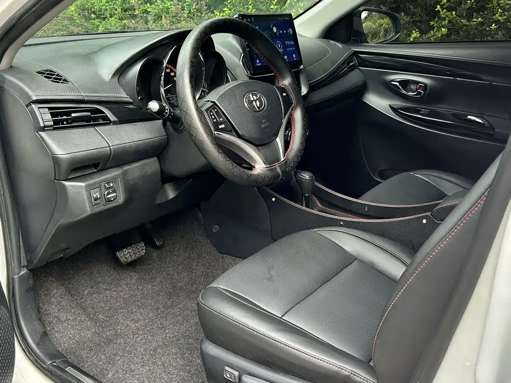 Toyota Yaris L — фото 9