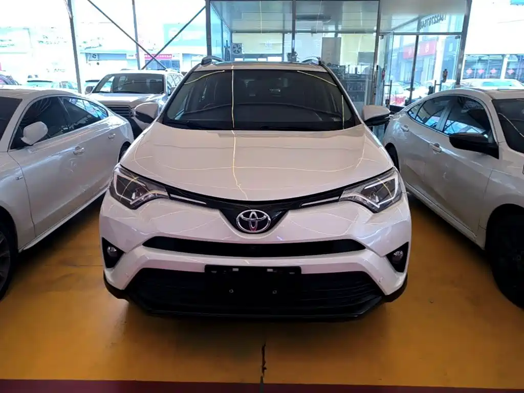 Toyota RAV4 — фото 3
