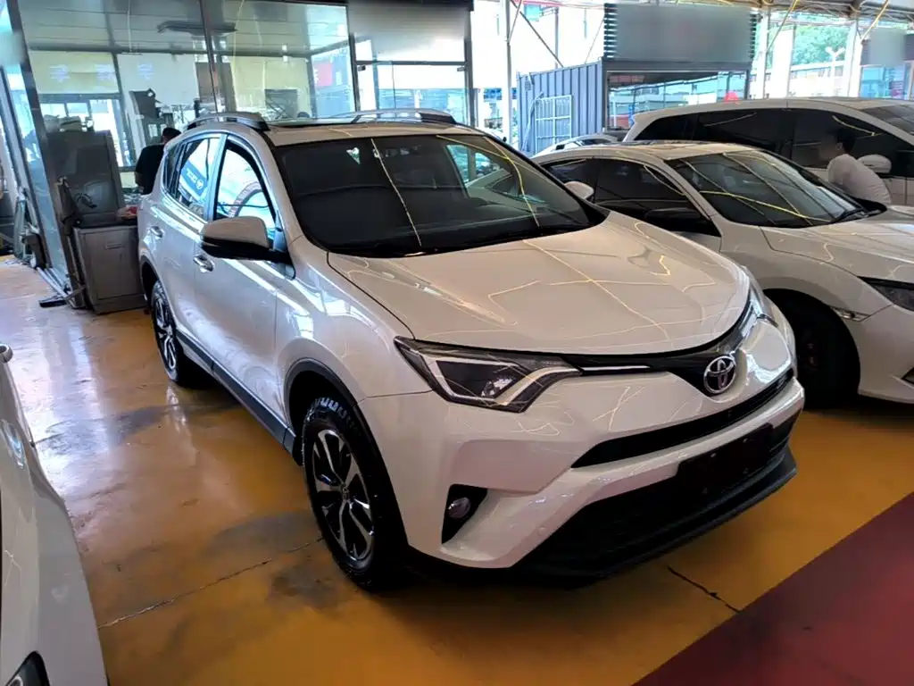 Toyota RAV4 — фото 4