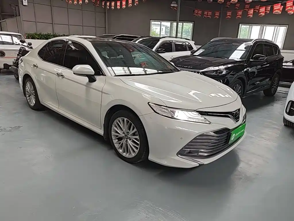 Toyota Camry — фото 4