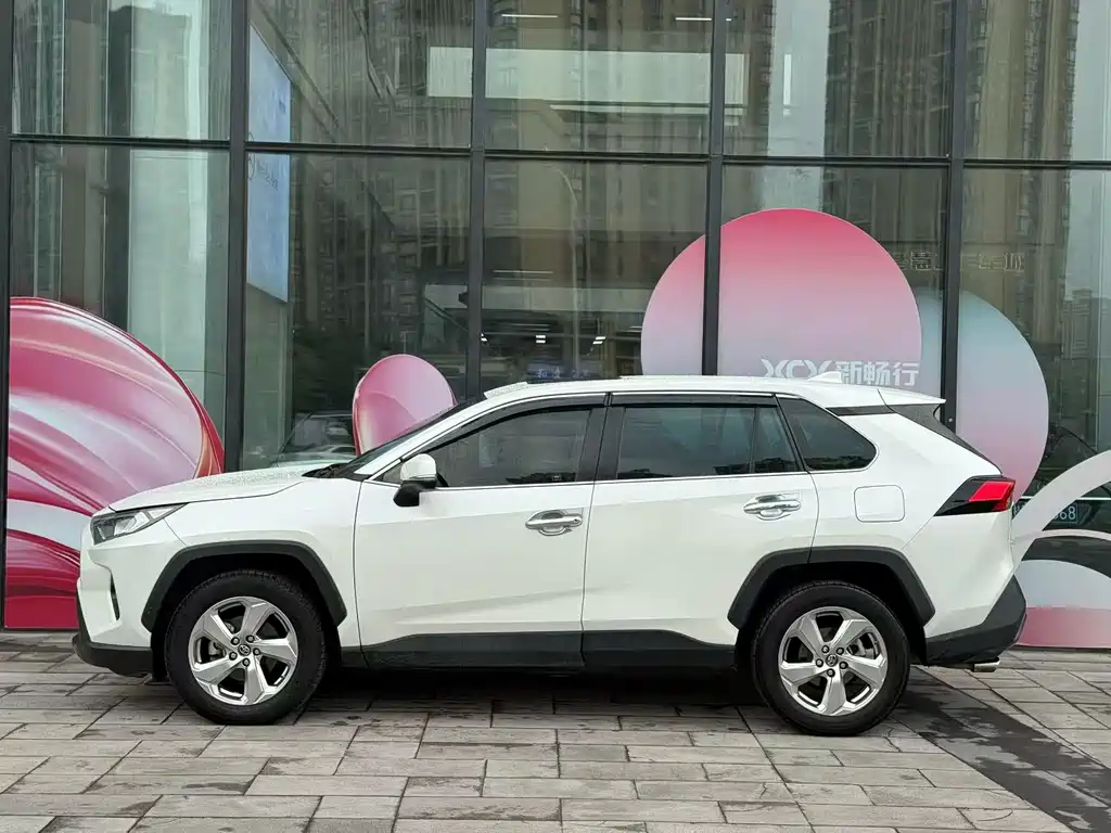 Toyota RAV4 — фото 4