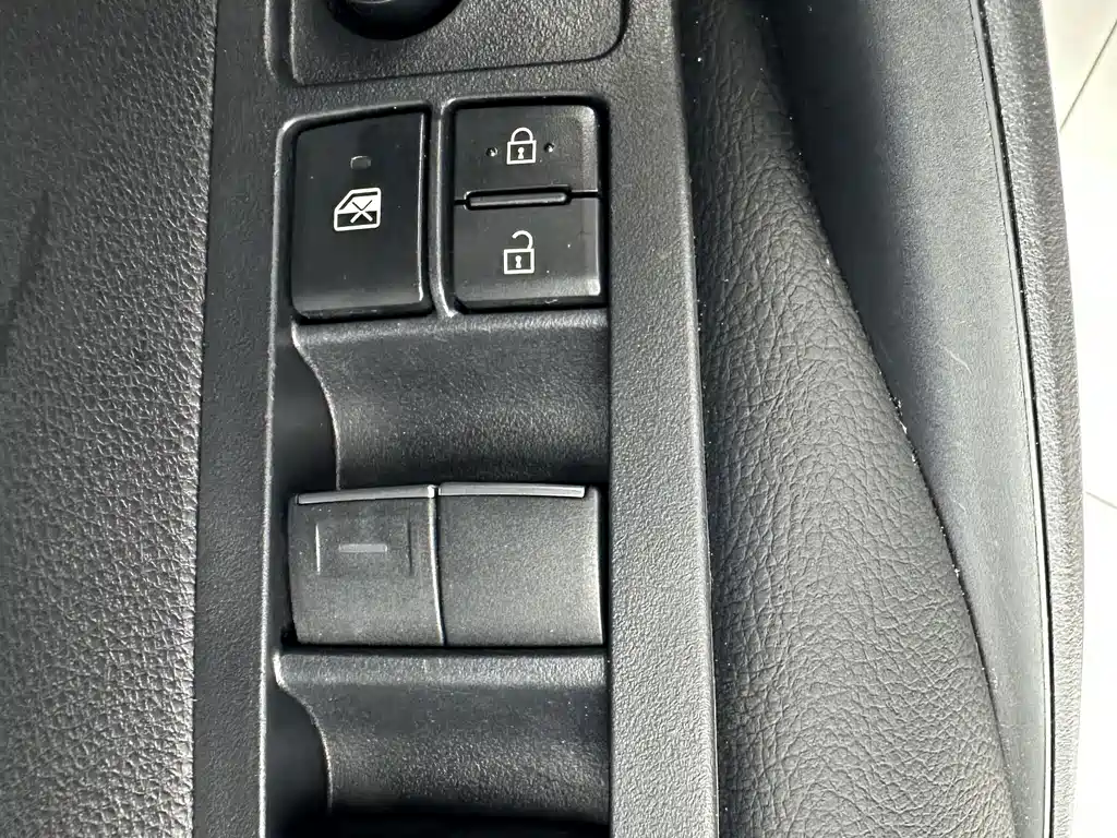 Toyota Corolla — фото 11