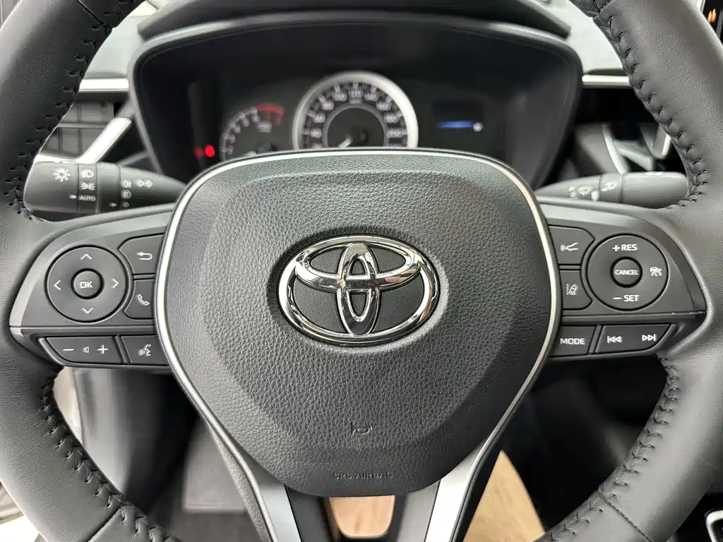 Toyota Corolla — фото 13