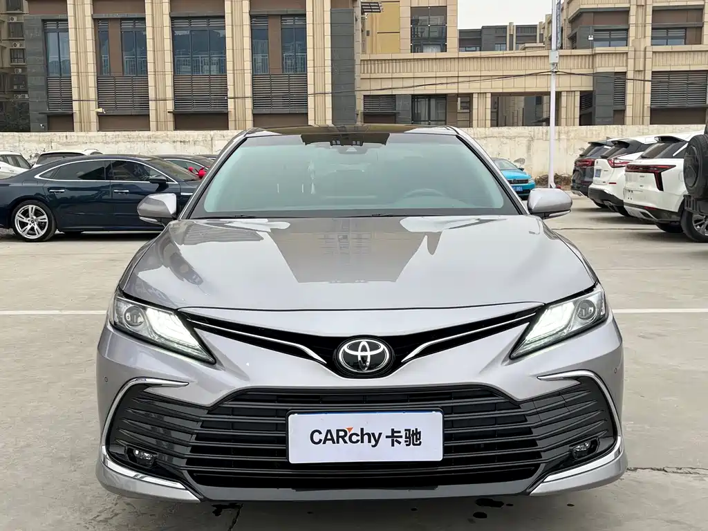 Toyota Camry — фото 2