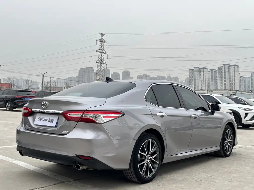 Toyota Camry — фото 6