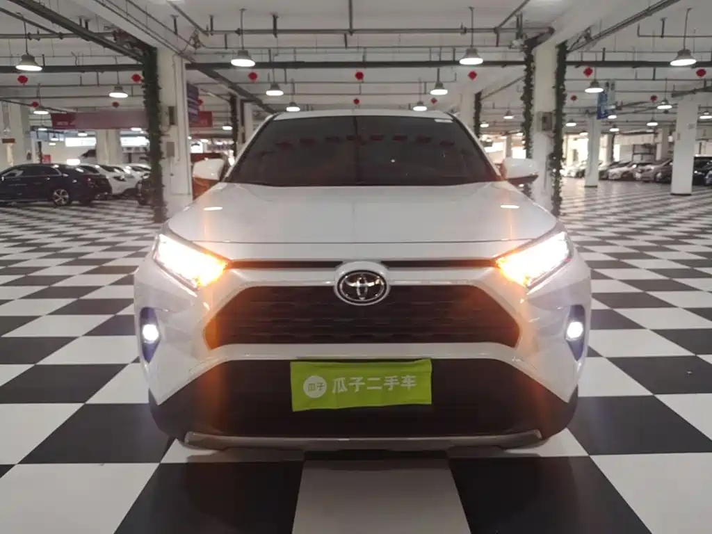 Toyota RAV4 — фото 3