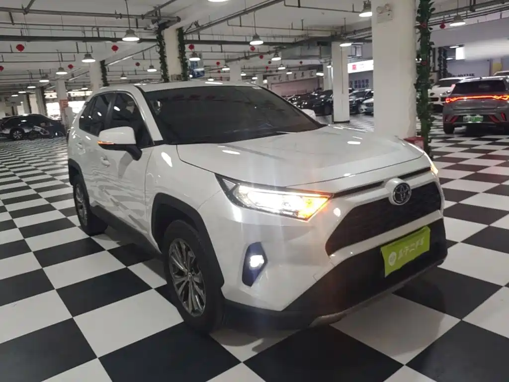 Toyota RAV4 — фото 4