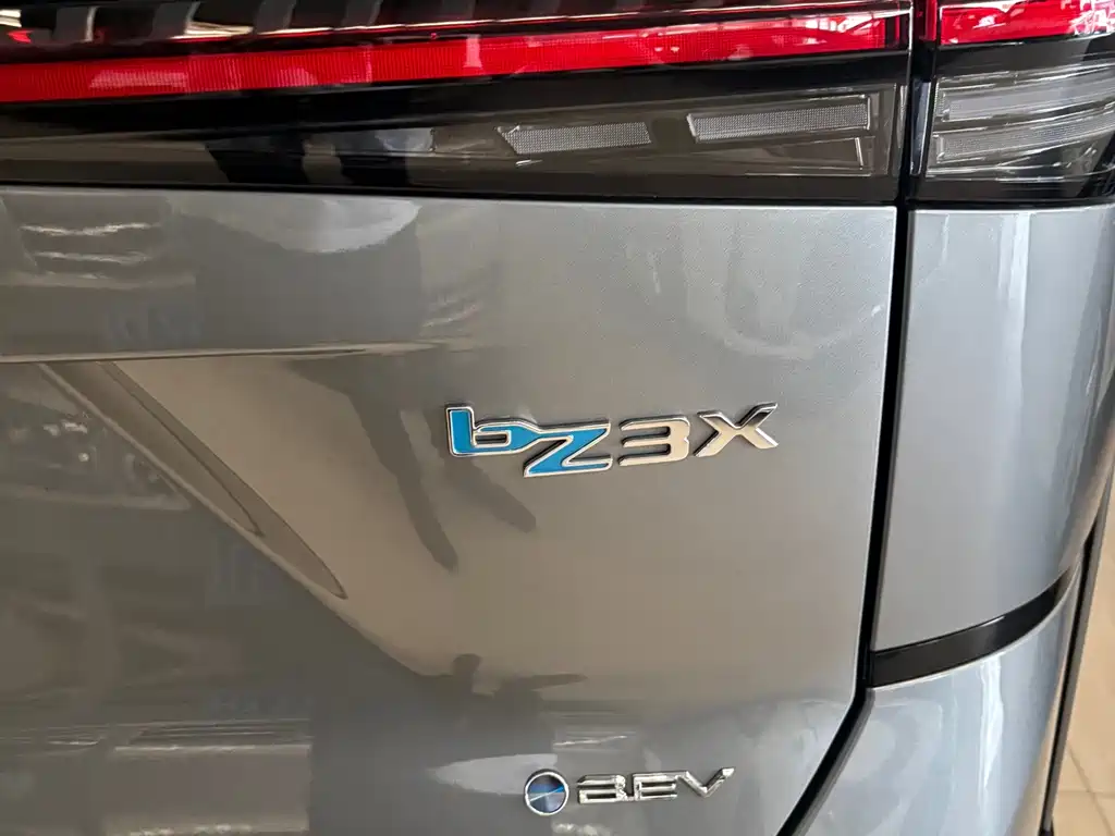Toyota bZ3X — фото 6