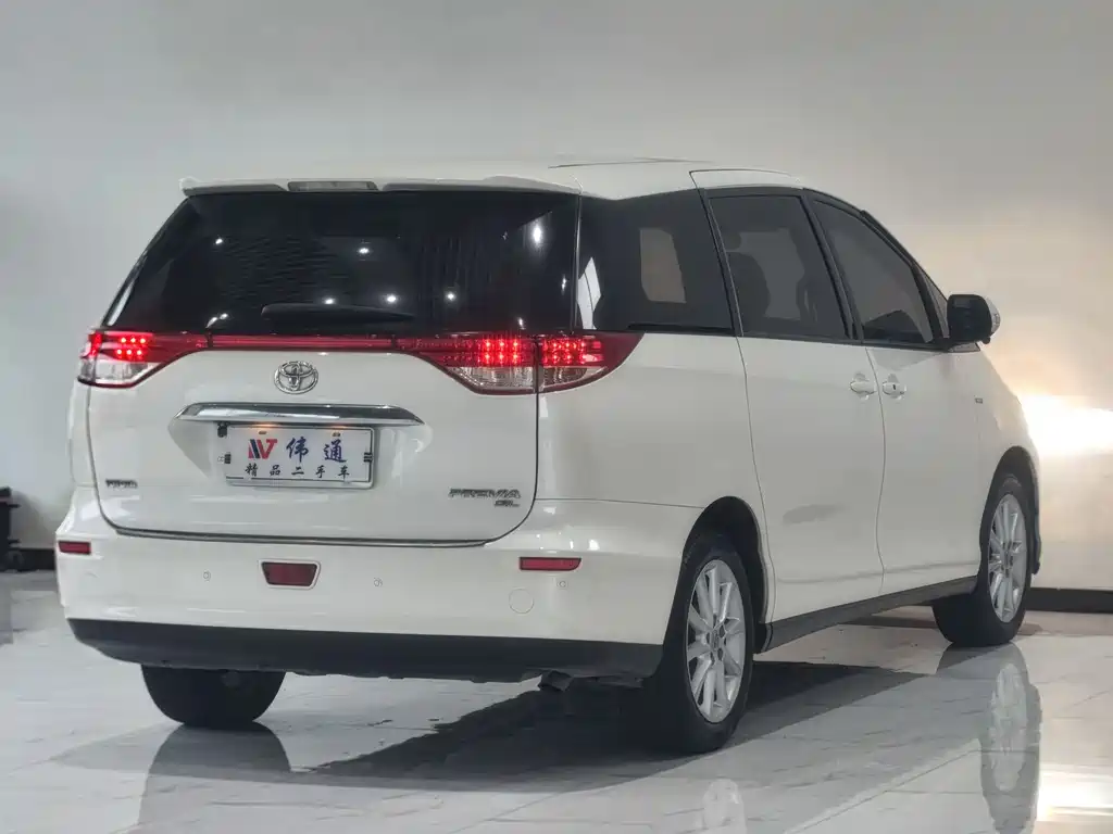 Toyota Previa — фото 4